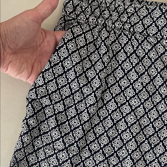 Old Navy Black and White  Women's Shorts - Picture 2 of 8
